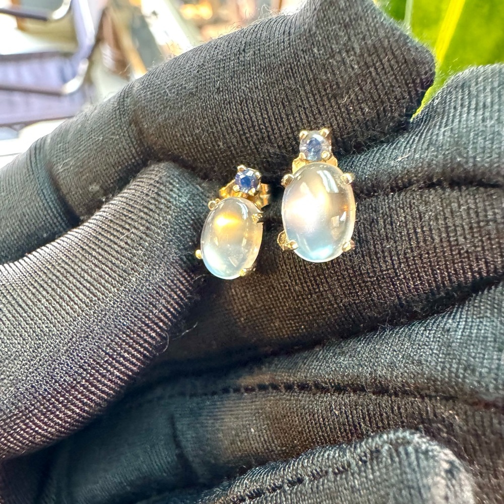 Elegant Blue and 14k gold moonstone earrings - Picture 2 of 5